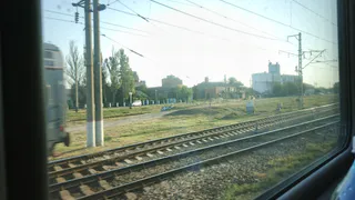 Пенсионерам в поезде все должны: получили скидку на билет и просили у "неходячей " уступить им место