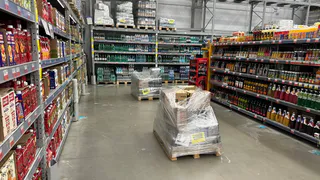 Зачем продавцы "Магнитов" и "Пятерочек" забирают себе маленькие незаметные пакетики из ящиков с бананами