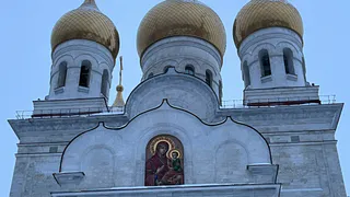 Жители Воронежской области продолжают идти к частице покрова Пресвятой Богородицы в Благовещенском соборе