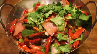 Вкусный и оригинальный салат из куриной грудки. Подходит для любого праздника!