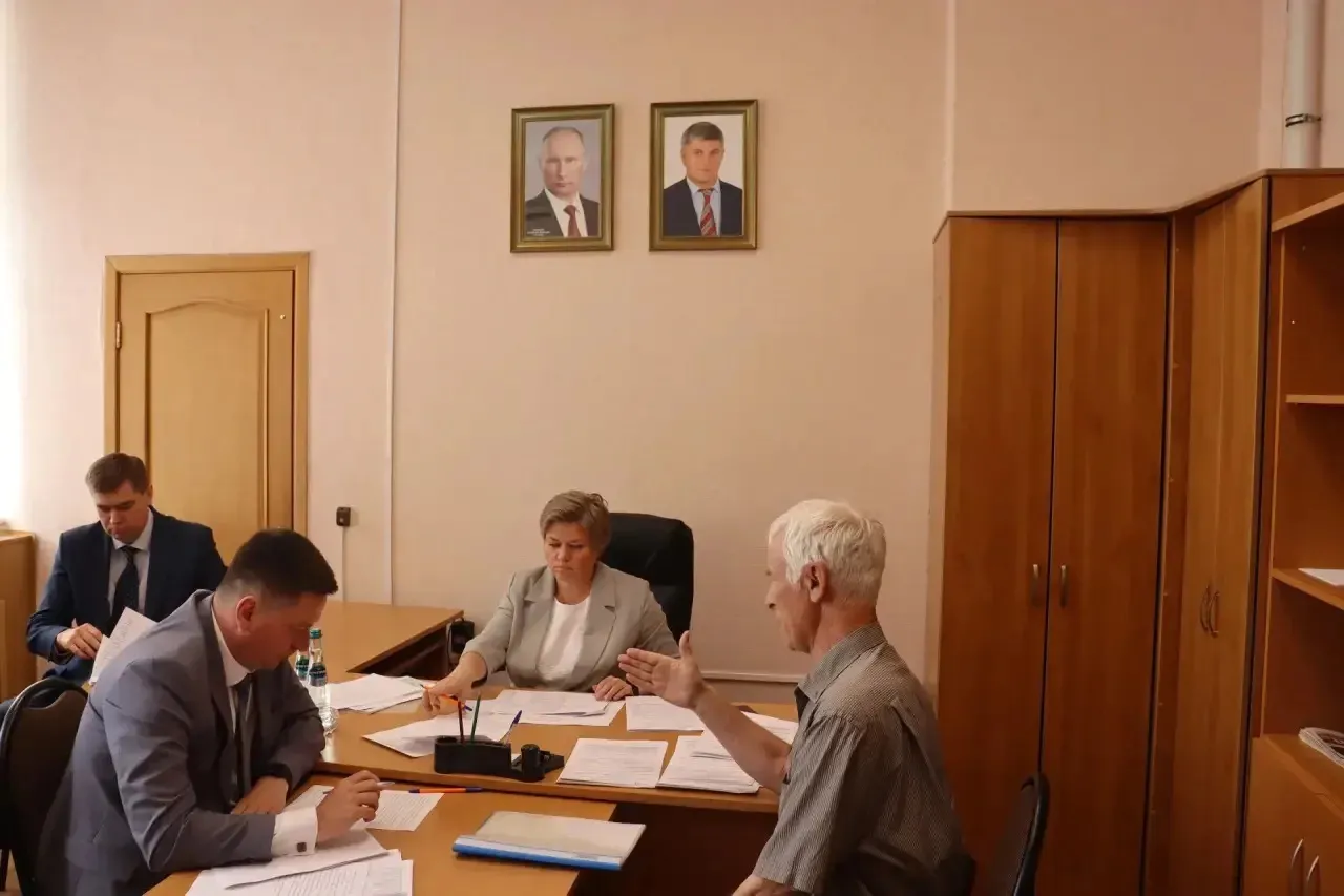 В Воронежской области министр природных ресурсов Наталья Ветер провела приём граждан в Лисках и посетила проблемные объекты