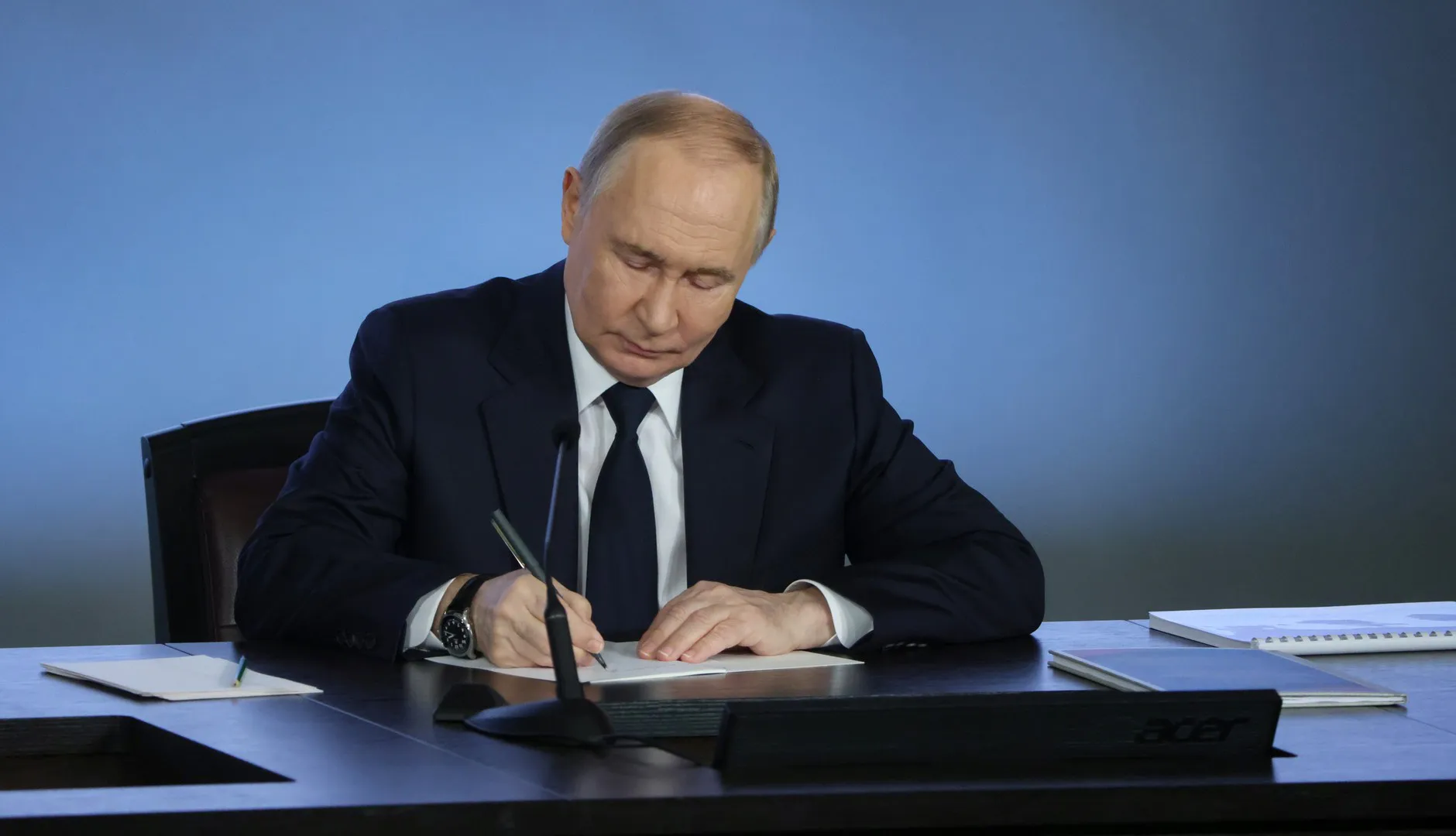 Путин наградил почетными грамотами и благодарностями шесть воронежских учителей