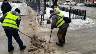 В Воронеже все усилия коммунальных служб брошены на уборку снега и наледи