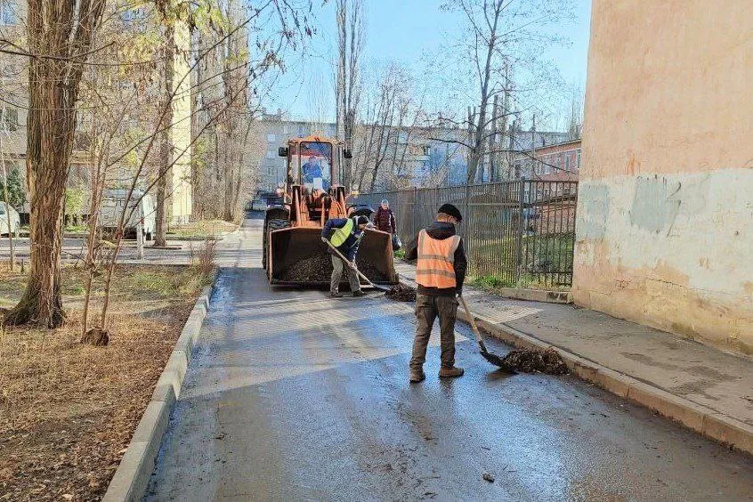 Воронежские коммунальщики продолжают осенние работы по благоустройству