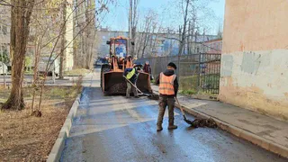 Воронежские коммунальщики продолжают осенние работы по благоустройству 