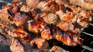 Вот как грузины маринуют мясо для шашлыка - без уксуса, майонеза и соевого соуса. Просто тает во рту