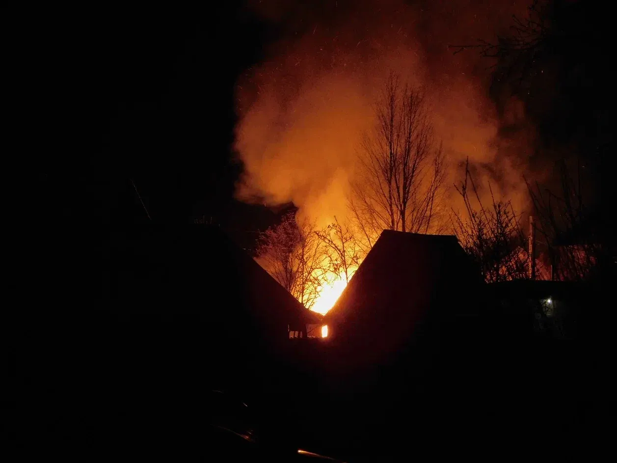 Ночной пожар уничтожил частный дом в Воронежской области