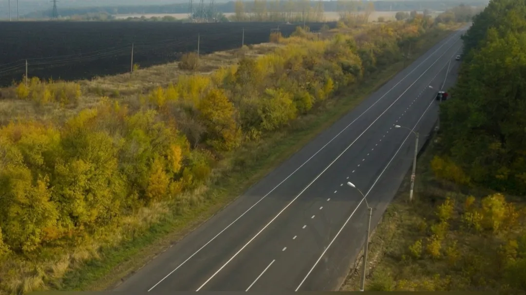 В Воронежской области отремонтируют 18 участков дорог и 14 автобусных остановок за 1,3 миллиарда рублей