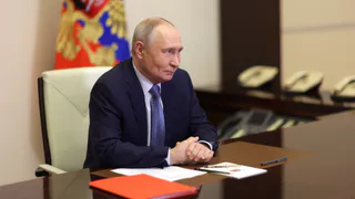 В Воронежской области президент России наградил заведующую складом медалью