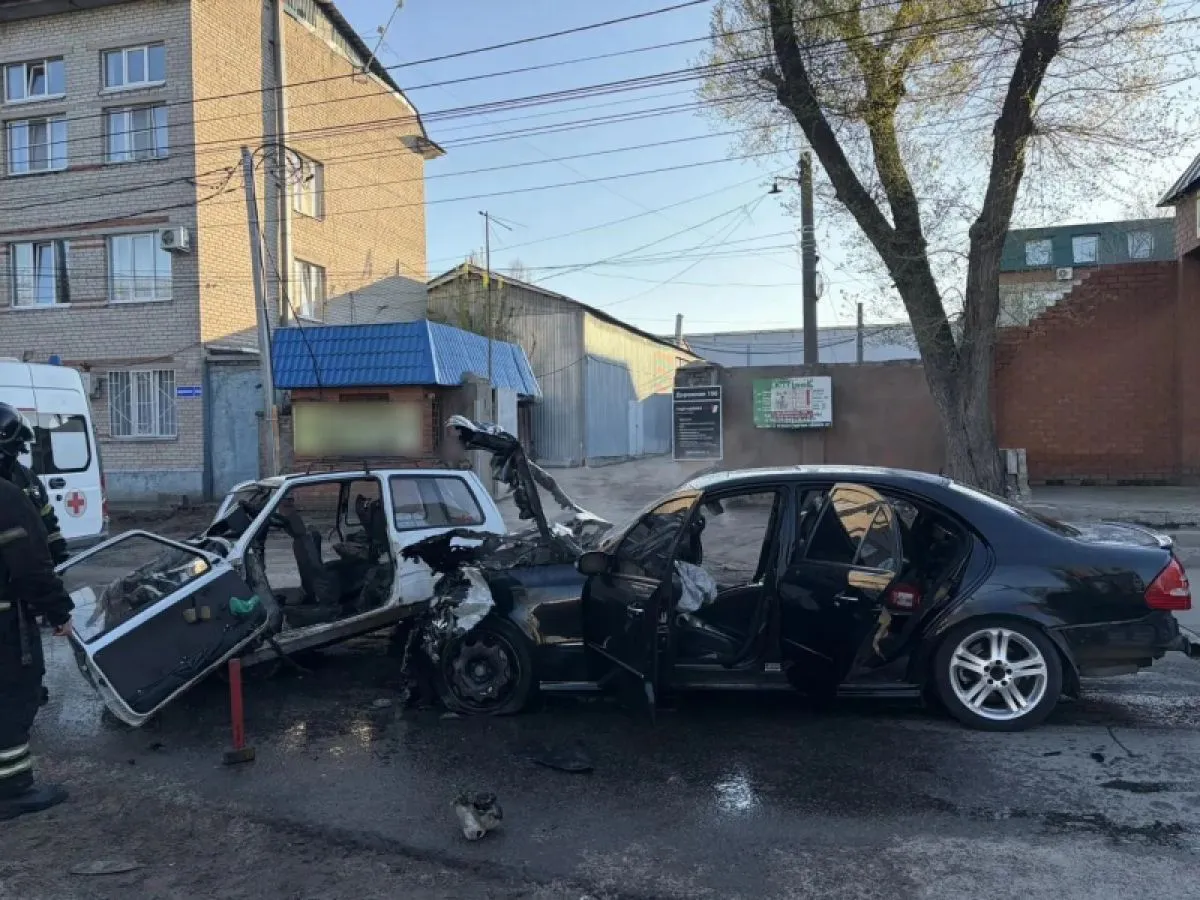 В Воронежской области 74-летний водитель "ВАЗа" погиб при лобовом столкновении с "Мерседесом"