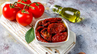 Вкусные вяленые томаты на зиму за час: как готовить и с чем подавать на стол