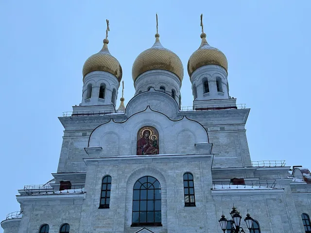 В Лисках храм Покрова Пресвятой Богородицы украсили необычной иконой