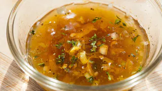 Друг с Кавказа научил готовить реально самый вкусный соус к шашлыку и пельменям: быстро, просто и хранить можно долго - идеальный вариант.