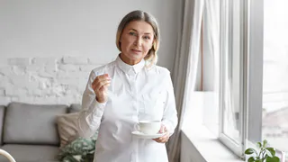 Если вам 65-70 лет: нужна 1 чайная ложка каждый день поможет сохранить ясность ума и память - совет академика Микулина