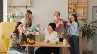13 слов, которые мы слышим в гостях: как говорить без ошибок