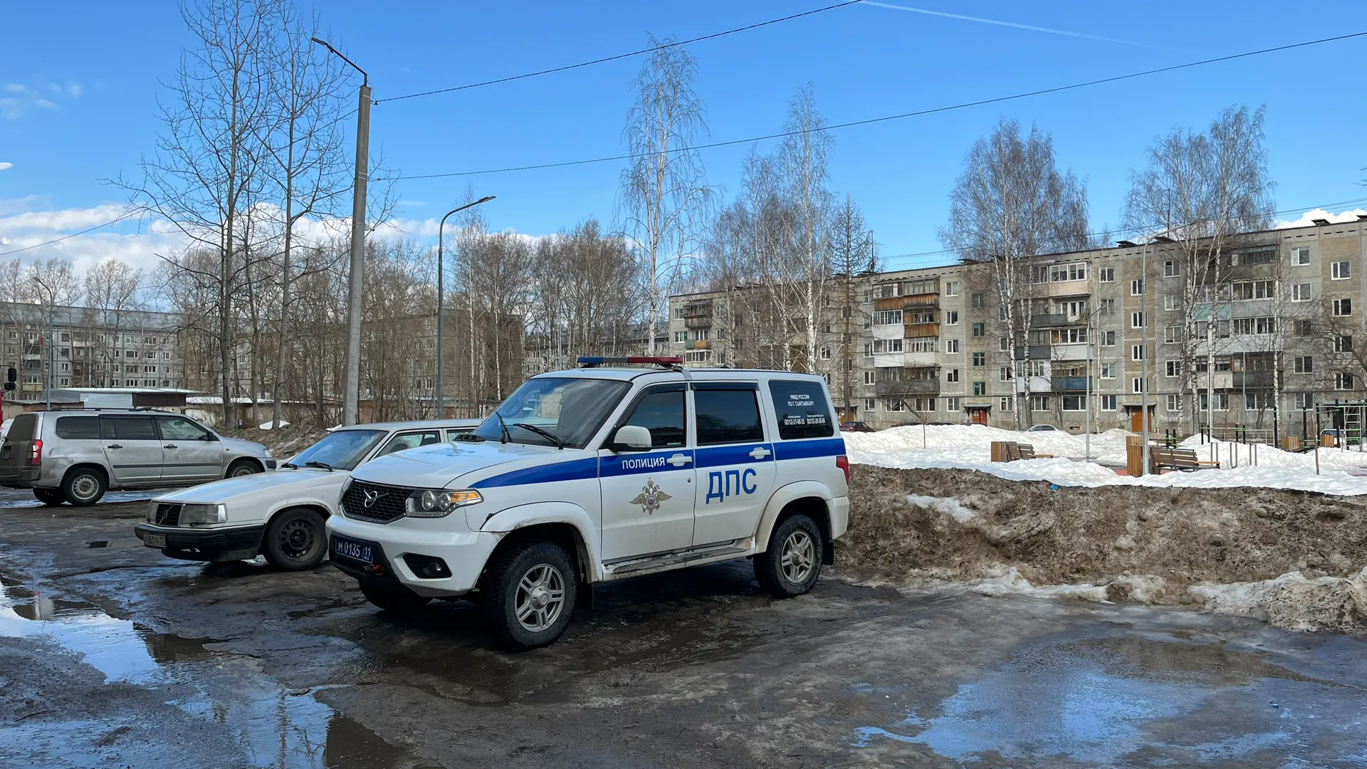 В Воронежской области автоинспекторы помогли мужчине завести машину в сильный мороз