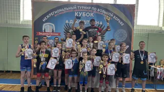 Лискинские борцы привезли 19 медалей с межрегионального турнира в Курске и заняли первое общекомандное место