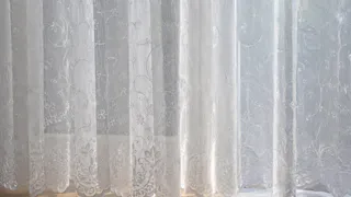 Что можно сделать из старого тюля: 7 полезных идей для дома, дачи и украшений