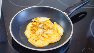 Заменяю молоко в омлете одним продуктом и получаю необычайную нежность: хитрость приготовления от великого шеф-повара