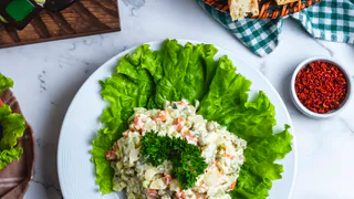 Выручалочка в жару: летний салат с курицей — готовится легко и очень вкусно