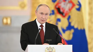 Путин наградил технолога и машиниста из Воронежской области почетными званиями