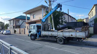 В Воронеже КамАЗ сбил мать с двухлетним ребёнком