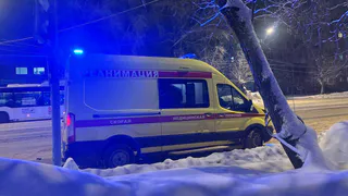 В Воронежской области ночью вспыхнул крупный пожар в расселённом доме