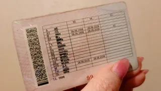 Водителей с многолетним стажем заставят пересдавать права в июле: озвучены условия