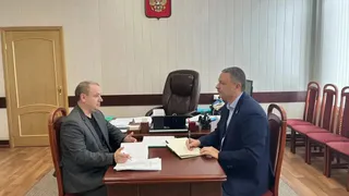 Роман Володин обсудил с главой Лисок ремонт дорог и развитие детского спорта