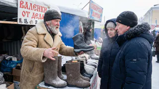 Продавец на рынке подсказал, что сделать, чтобы ноги не мёрзли даже в мороз -40: провел тест с первым снегом и делюсь результатом