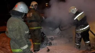 Четыре автомобиля пострадали в результате пожара на улице Владимира Невского в Воронеже