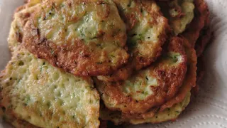 Подсели всей семьей на эту вкуснятину! Летом самое то - 10 минут и готово! Мой любимый рецепт котлет из кабачков