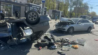 Четверо пассажиров "ВАЗа" и водитель "Мерседеса" пострадали при лобовом столкновении в Воронежской области
