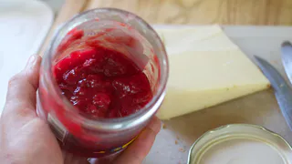 Варенье из этой ягоды затмит малиновое и клубничное: готовится просто и быстро - удивит необычным вкусом. Заготавливаю сразу 10 банок