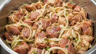 Мясо как подошва: ошибки в маринаде, которые портят даже самый дорогой кусок для шашлыка