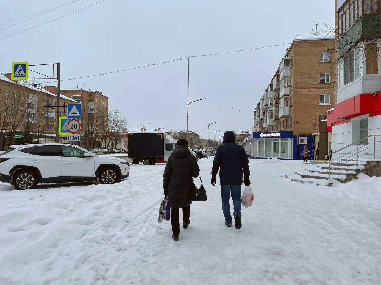 О чем нельзя жаловаться, чтобы сохранить уважение окружающих - ответ психолога