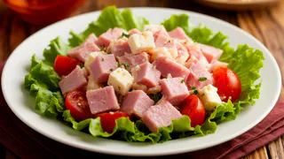 Салат “Нежный” с ветчиной и сыром: блюдо с пикантным вкусом для вашего новогоднего стола!