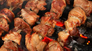 Вот как грузины маринуют мясо для шашлыка - исключите уксус, майонез и соевый соус. Просто тает во рту