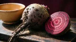 Как сохранить свеклу без погреба: простой трюк — и корнеплоды как с грядки, вкусные и сочные