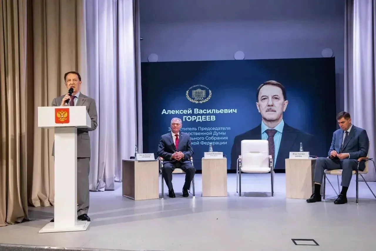 На форуме в Лискинском районе вице-спикер Госдумы Алексей Гордеев призвал сделать ставку на качество работы ТОСов