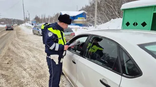 Как правильно поступить, если инспектор ГАИ требует остановиться под запрещающим знаком