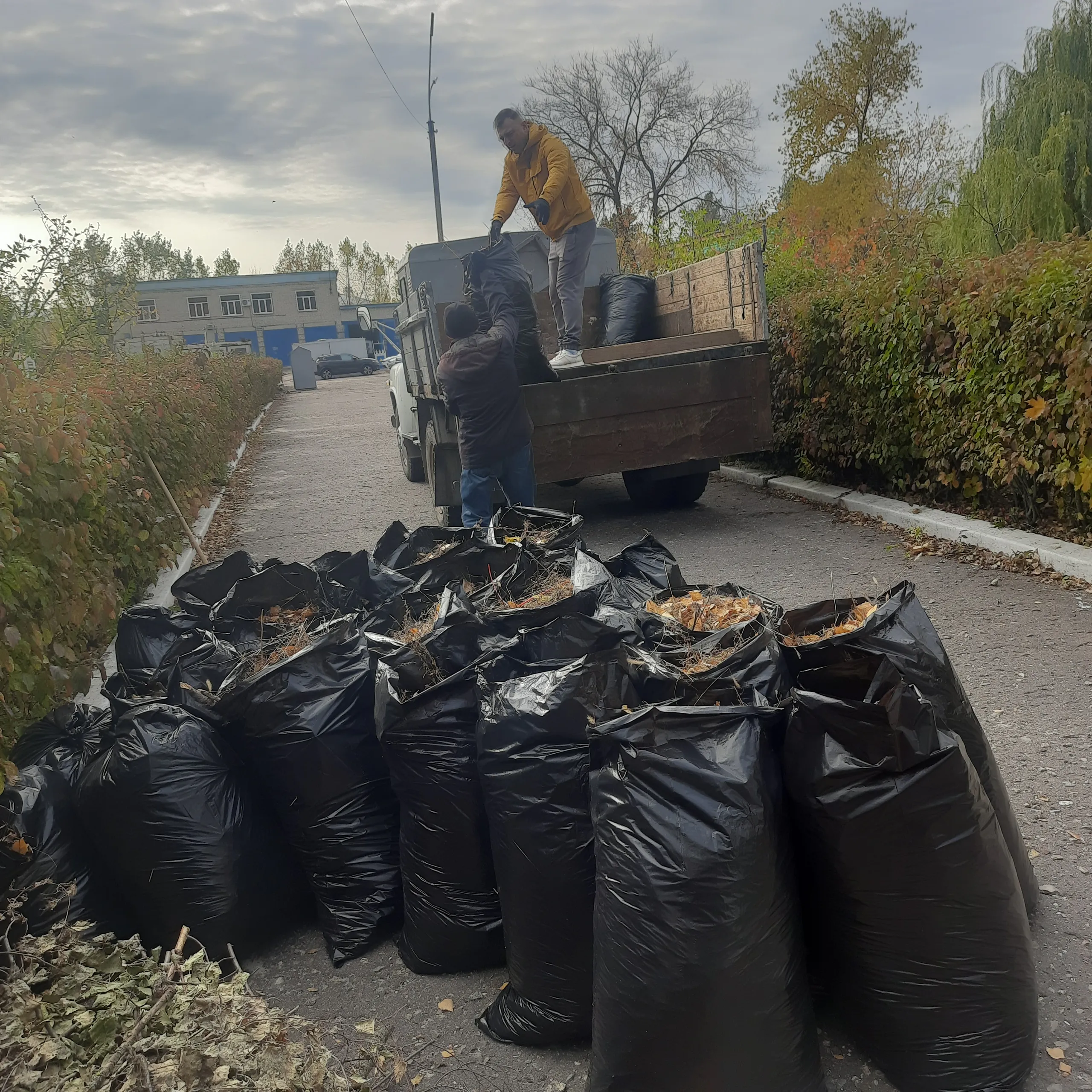 В Лискинском районе провели масштабный субботник в рамках месячника по благоустройству